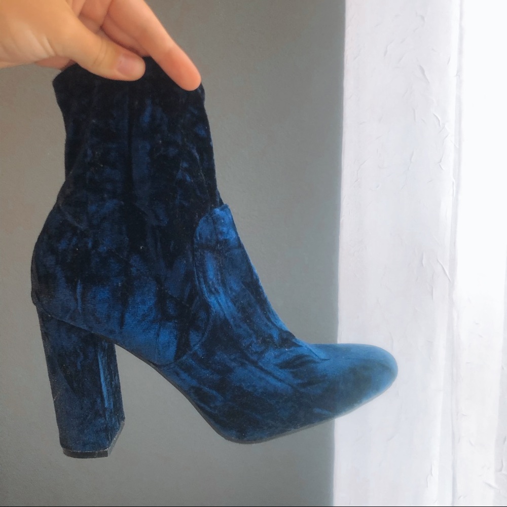 Velvet blue boots